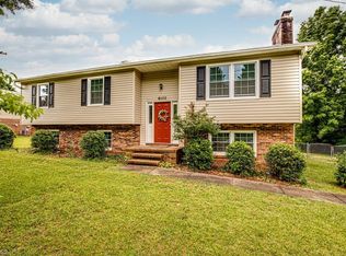 6002 Robinhood Rd, Pfafftown, NC 27040