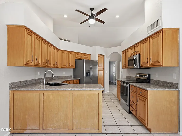 225 W Vera Ln — Photo 11