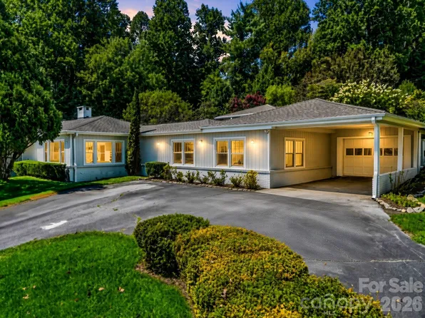370 Orchard Cir, Laurel Park, NC 28739