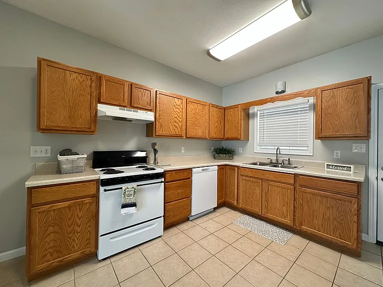 Rand Powell Apartment Homes — Photo 30