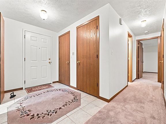 3rd image of 2850 Edgecliff Rd APT 35