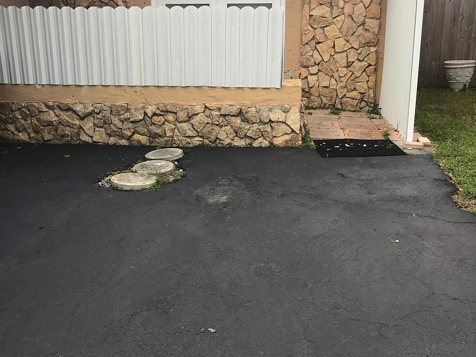2nd image of 949 SW 136th Pl #2