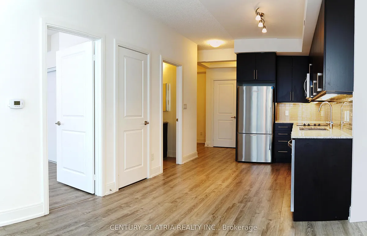 Photo 2 of 8 - 9600 Yonge St #612B - Richmond Hill, ON Building Photo - 9600 Yonge St #612B
