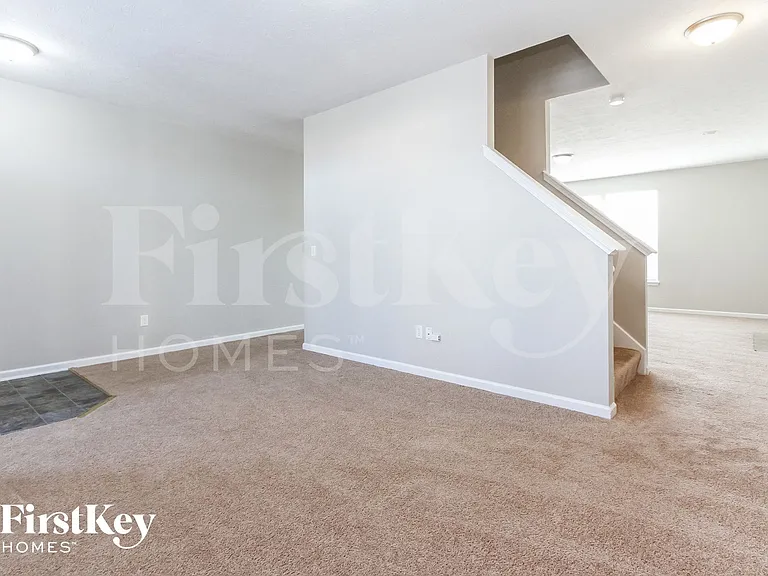 527 Hollow Pear Dr — Photo 2