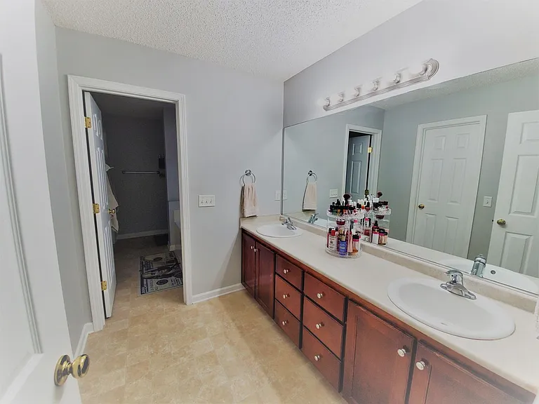 136 Lancaster Way — Photo 9