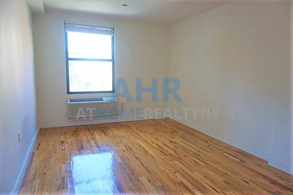 Rented by EXR | media 25