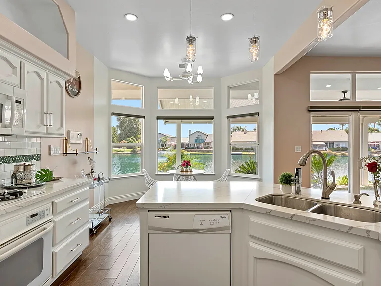 8301 Waterfield Dr — Photo 32