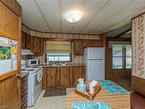 5th image of 4 Overland Dr