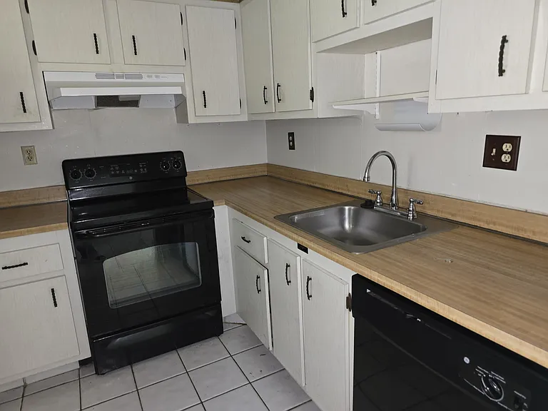 1800 N Lauderdale Ave #1205 — Photo 6