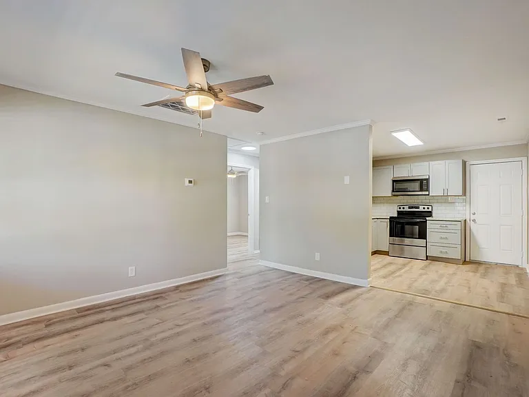 Gorgeously Renovated Apartments — Photo 32