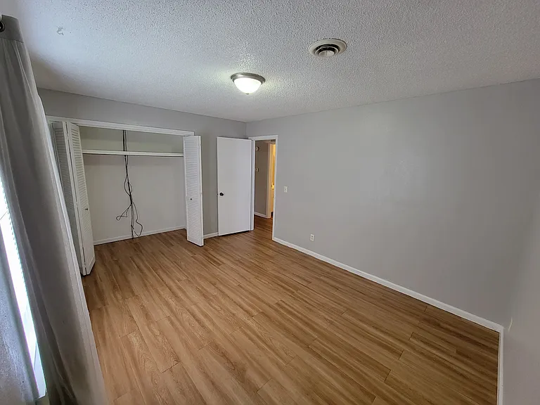 507 W Westview St #16 — Photo 7