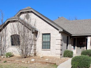 36 Leona Hts, Uvalde, TX 78801