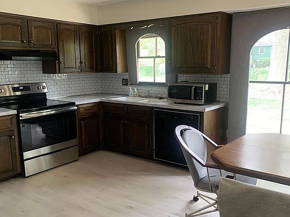 3rd image of 10204 Melrose Dr