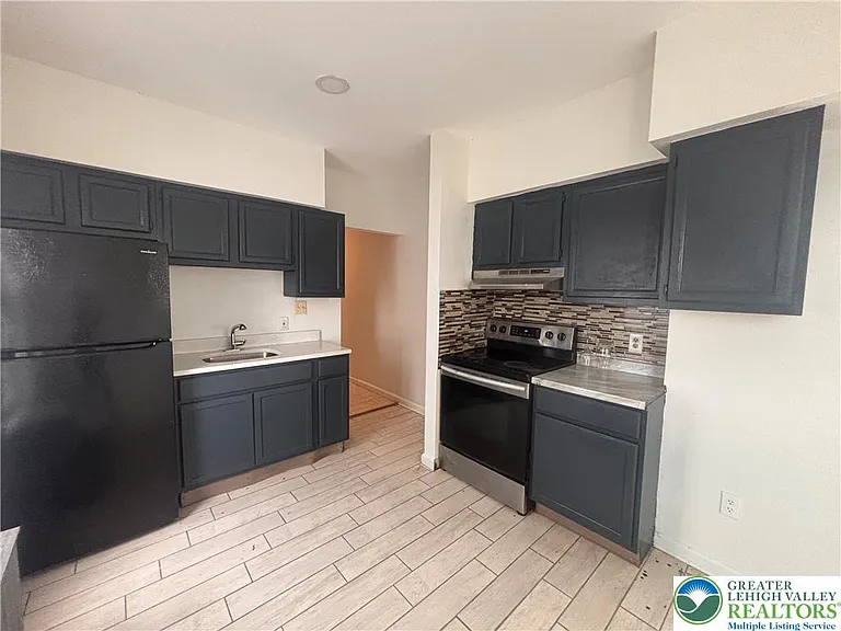 718 1/2 N 10th St #2 — Photo 3