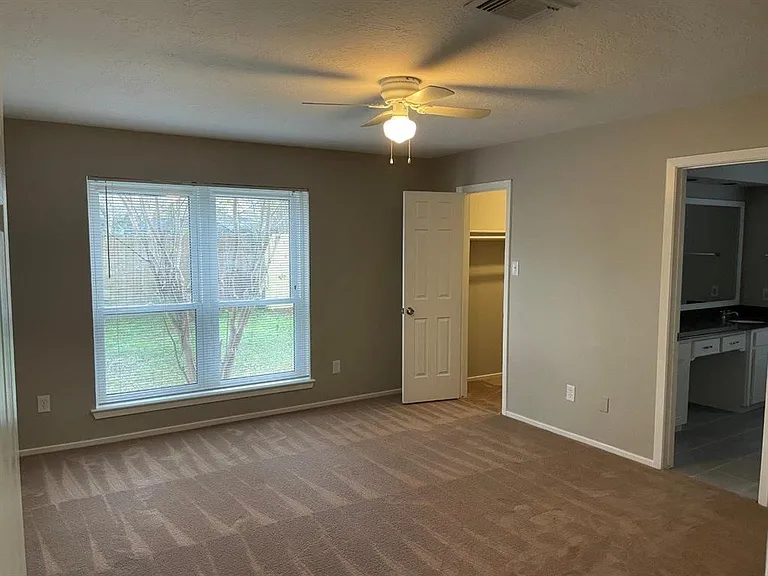 15411 Linkshire Dr — Photo 9