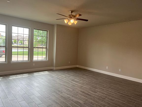 3rd image of 219 Suma Dr
