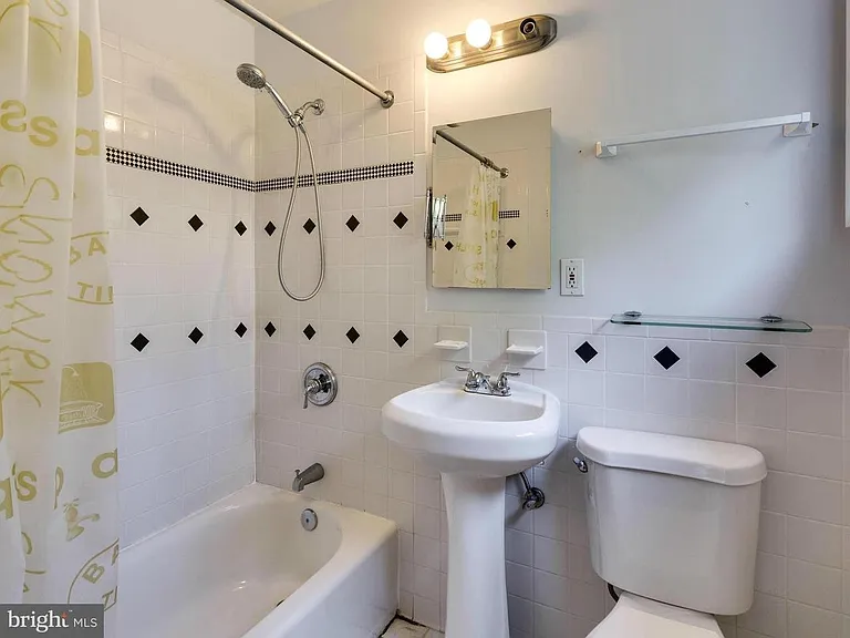 7002 Tyndale St — Photo 24