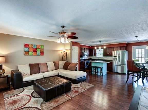 2nd image of 7416 Foxglove Ln