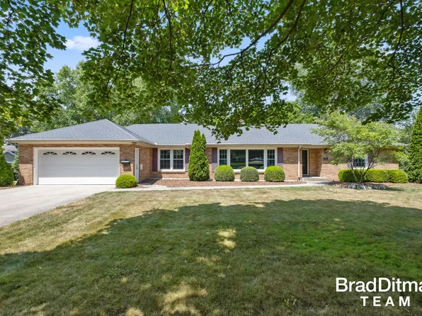 2353 Wilshire Dr SE, East Grand Rapids, MI 49506