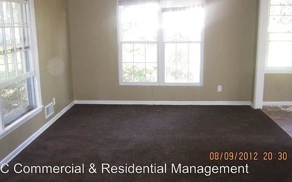 5th image of 10513 Wallace Ave