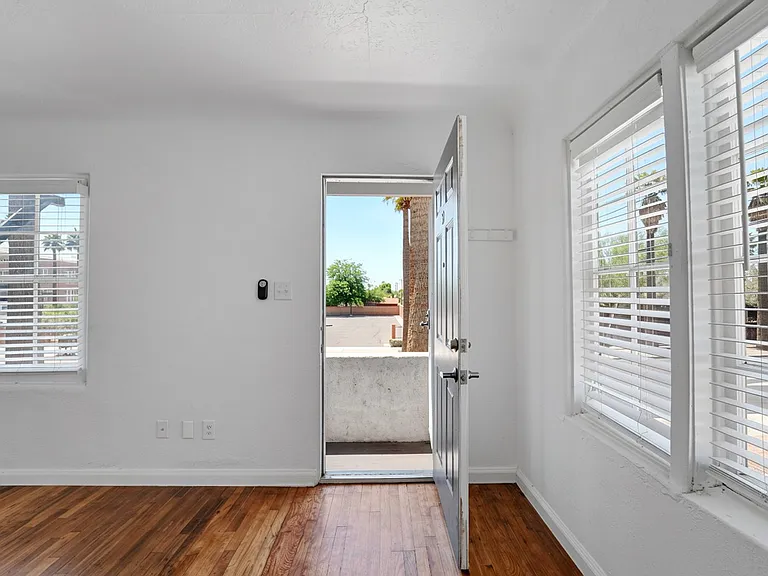 342 W Culver St #5 — Photo 4