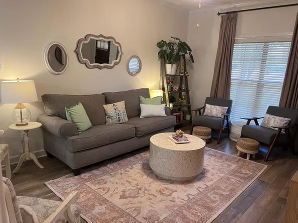 (undisclosed Address), Oxford, MS 38655