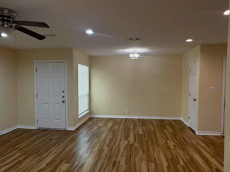 7247 Rimwood — Photo 3