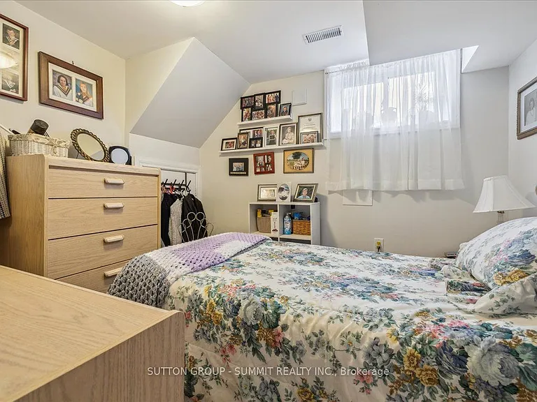 9 Grenadier Dr #LOWER — Photo 12