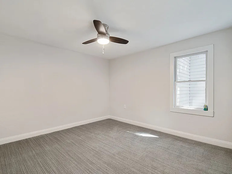 5710 Kenwood Ave — Photo 13