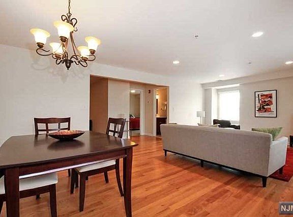 4th image of 386 Franklin Ave Ste 202