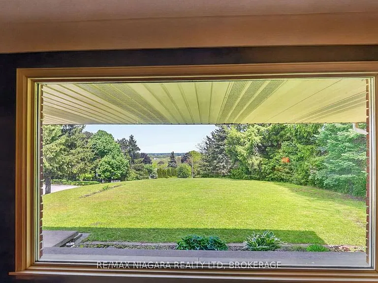 12 Sheppard Cres — Photo 6