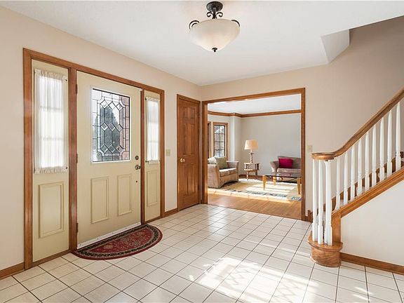 3rd image of 2 Plumwood Ct