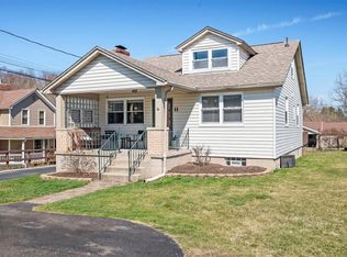11 Chestnut St, Sturgeon, PA 15082