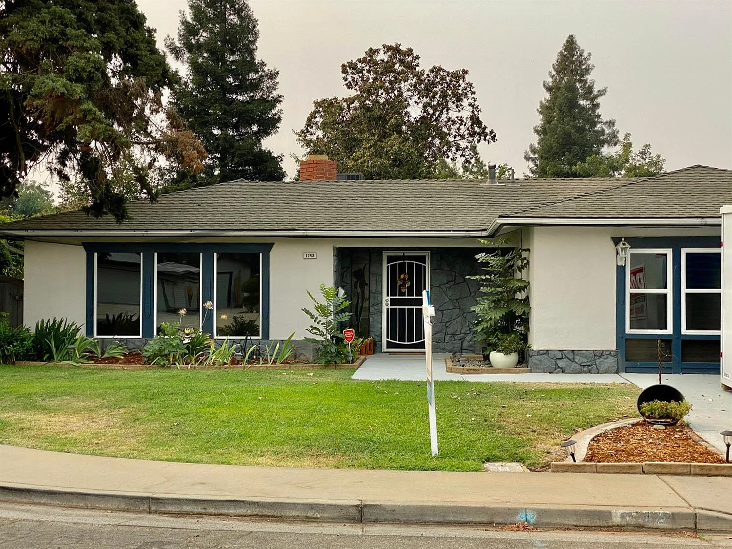 1742 E Flying Cir photo 1