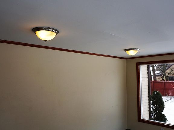 5th image of 1410 W Saginaw St