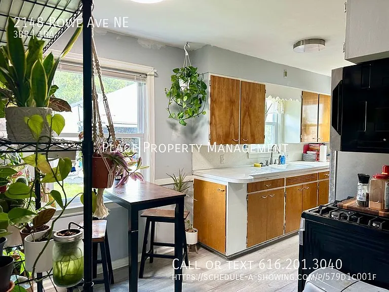2148 Rowe Ave NE — Photo 6