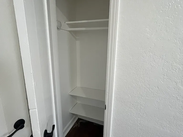 1121 N Kenmore Ave #102 — Photo 12