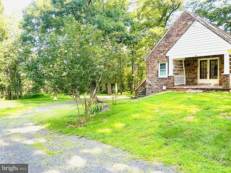 21120 Martinsburg Rd — Photo 3