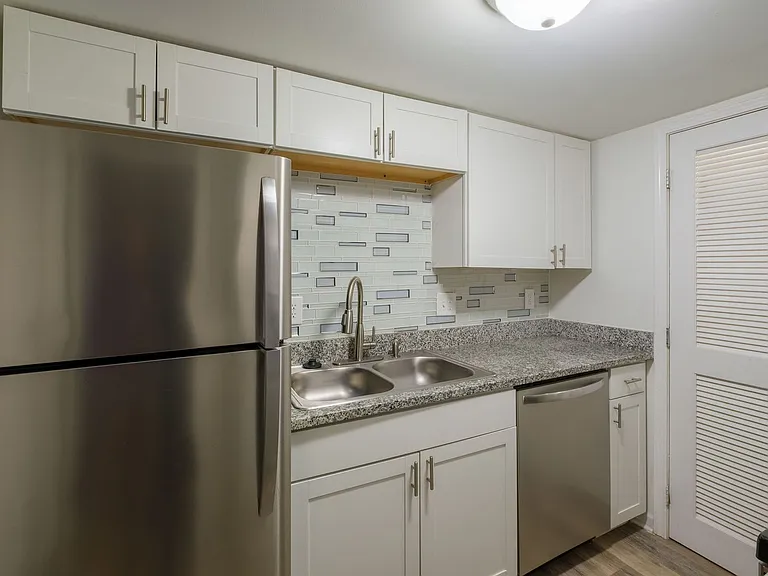Golden Gate Townhomes — Photo 44