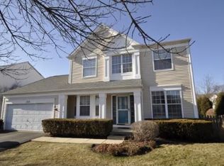 300 Carters Grove Ct, Grayslake, IL 60030