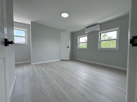 3rd image of 137 Locust Hill Ave Floor 2