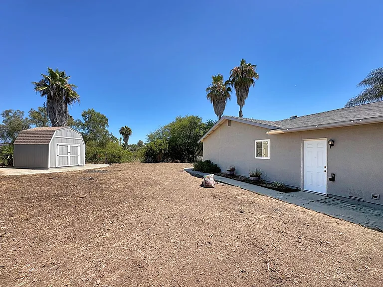 552 Luna Dr — Photo 20