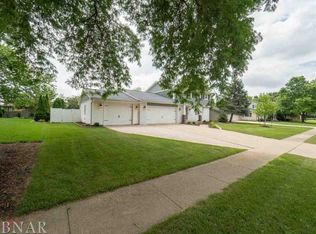 7 Northcrest Ct, Bloomington, IL 61701