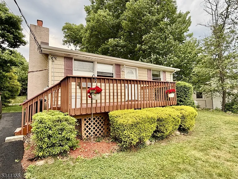37 Georgia Ave — Photo 1