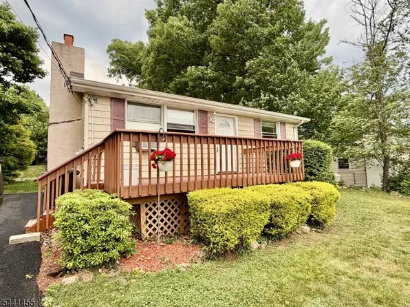 37 Georgia Ave, Lake Hopatcong, NJ 07849
