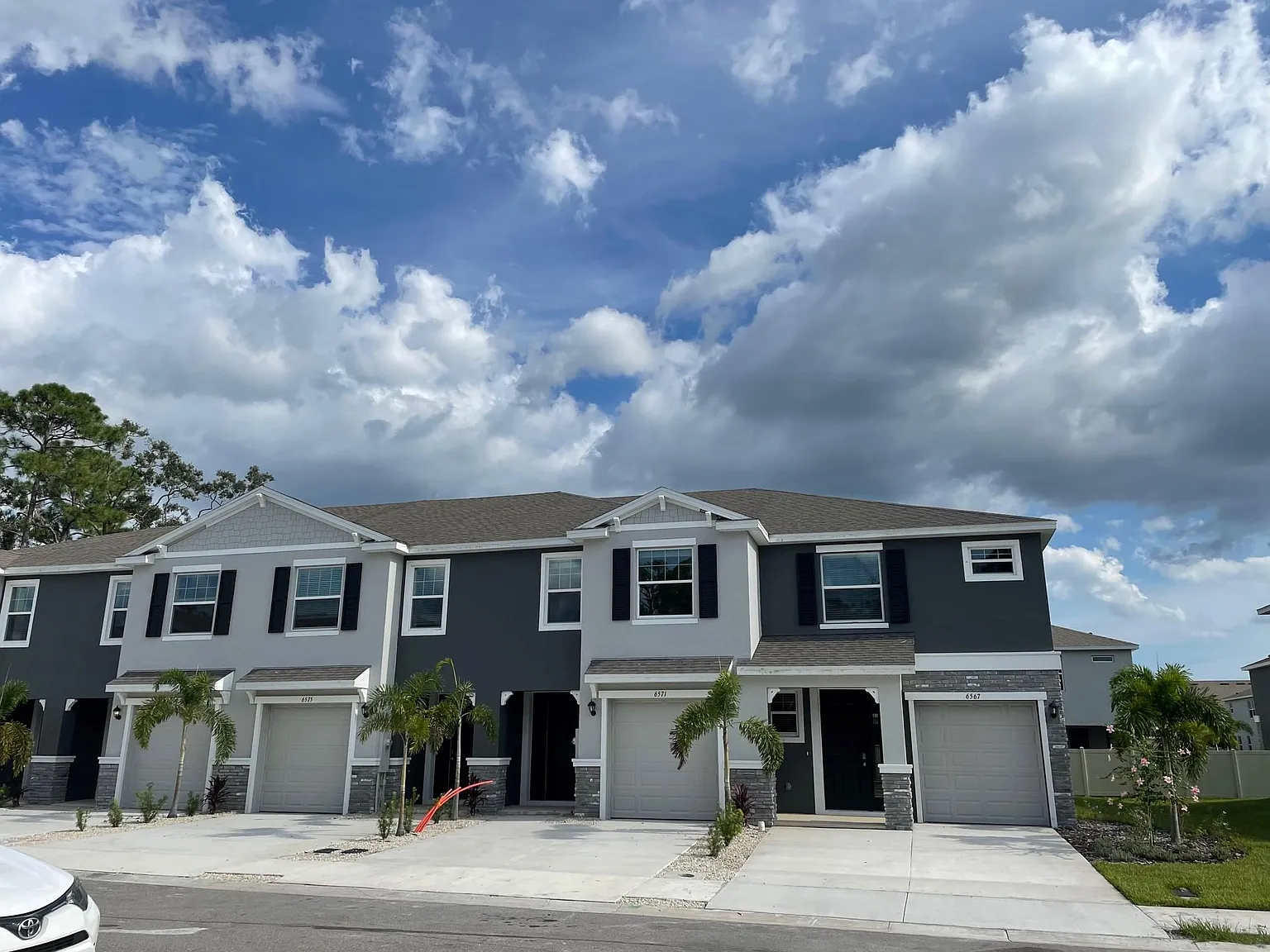3 bed, 2.5 bath, 1673 sqft, $2,350 — Photo 2