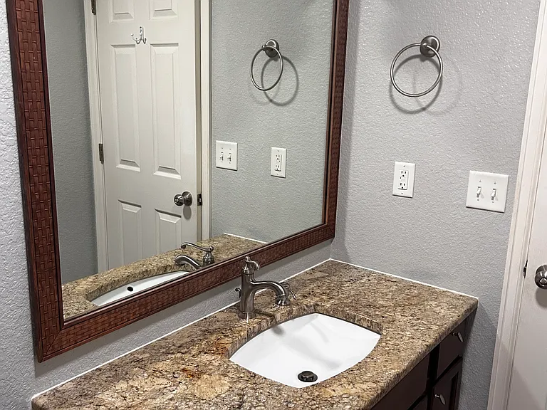 2401 Crestwood Ln — Photo 8