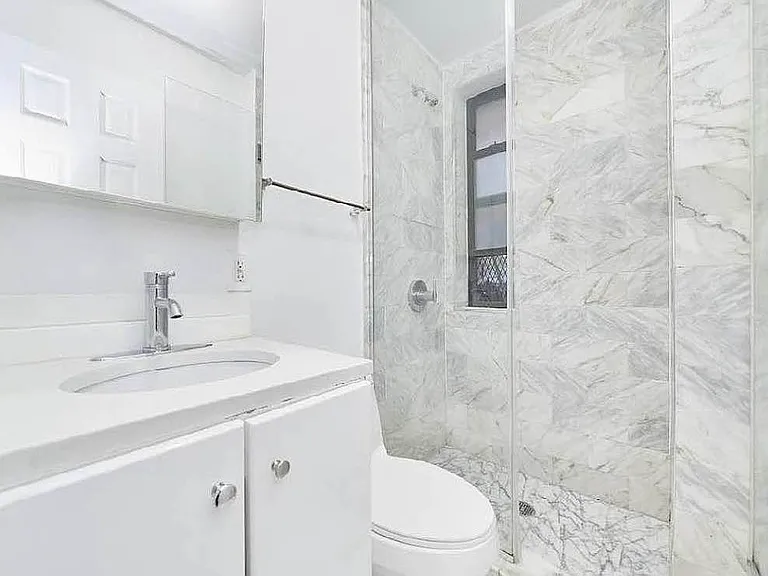 500 E 11th St #15 — Photo 5
