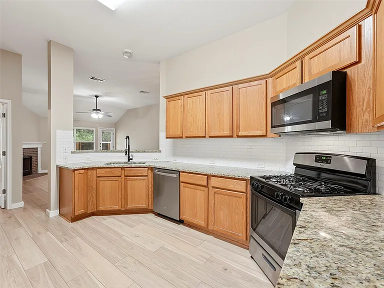 1004 Downridge Dr — Photo 16