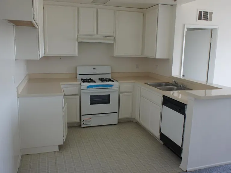 410 S Clementine St #106 — Photo 3